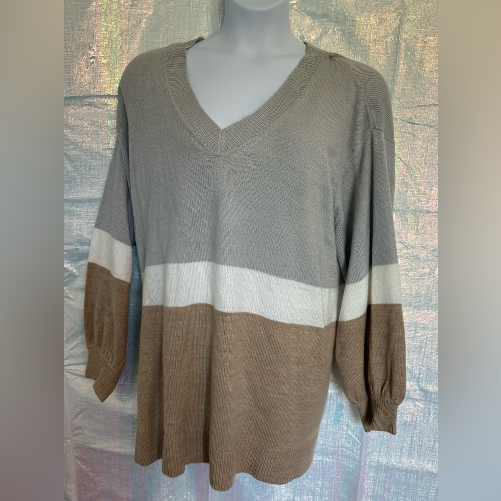 Lane Bryant plus size Sweater. Color block. Size 26/28. Gray/White/Tan. V neck
